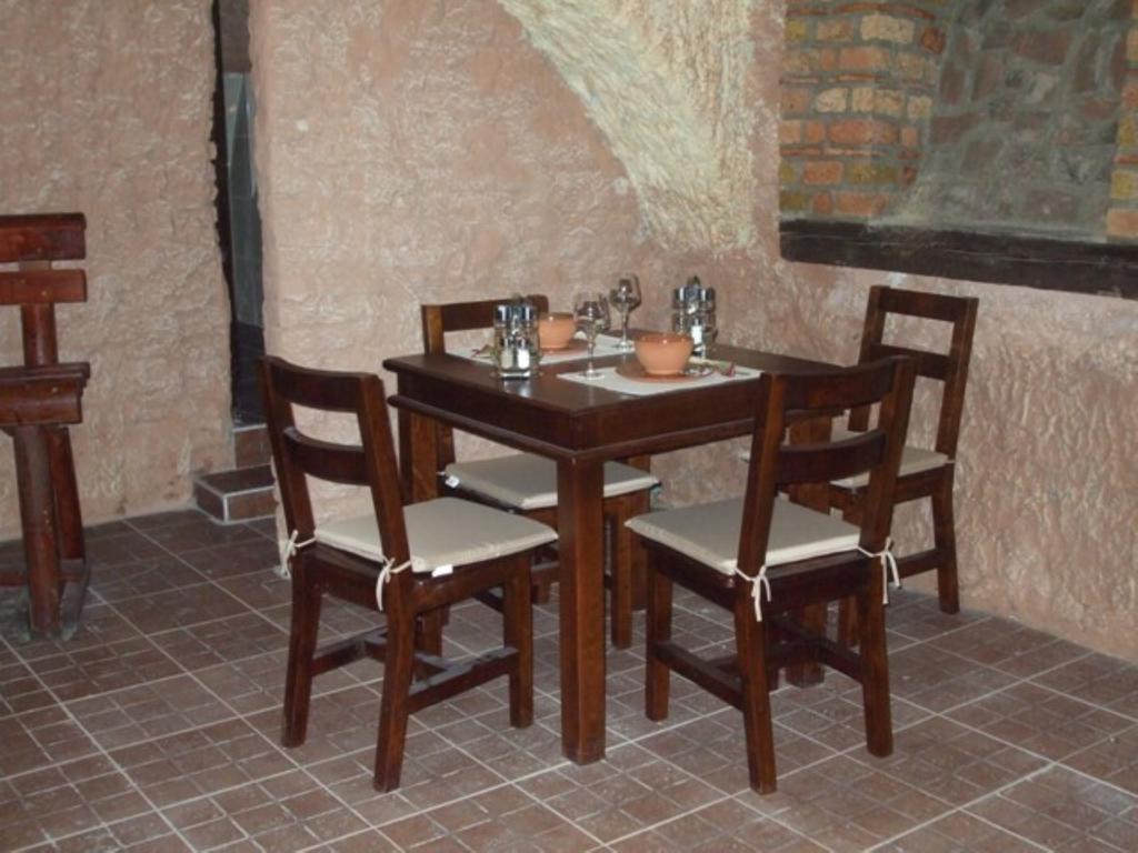 Rooms Milin Lagum Irig Buitenkant foto